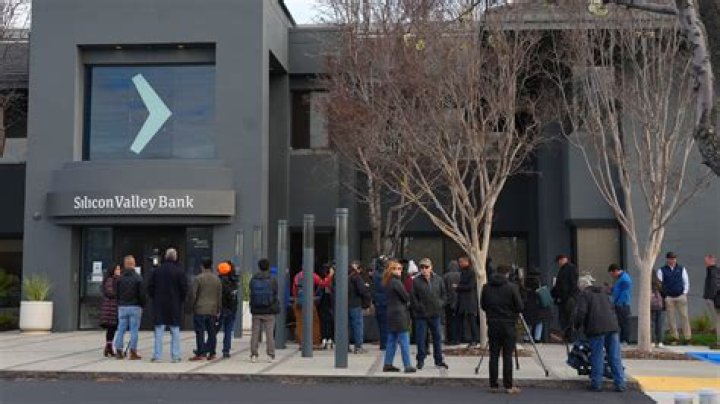 Are banks notified when someone dies?