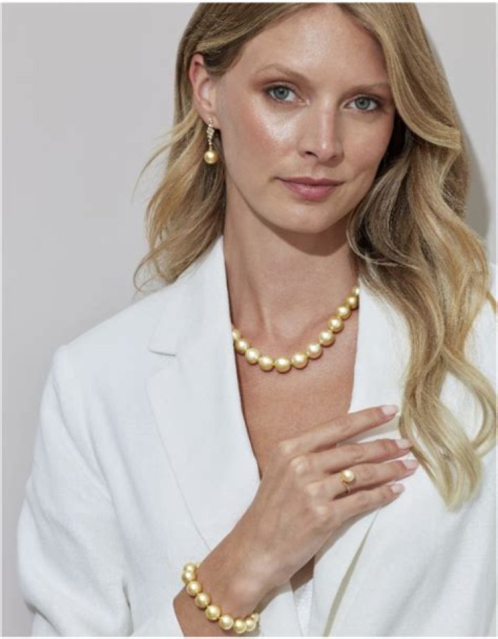 Are pearl necklaces worth anything?