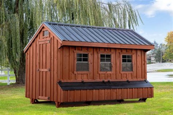 Are wood chips good for chicken coops?