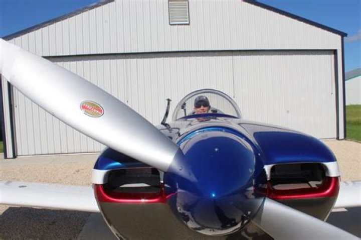 Can a 14 year old pilot a plane?