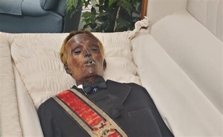Can a body sit up after death?