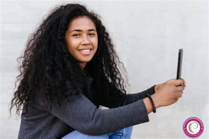 Can curly hair turn straight with age?