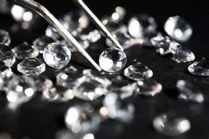Can heat damage a diamond?