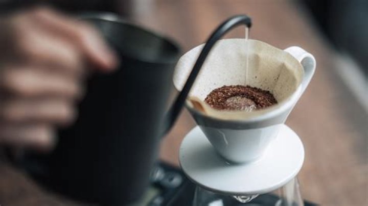 Can I pour hot water over coffee grounds?