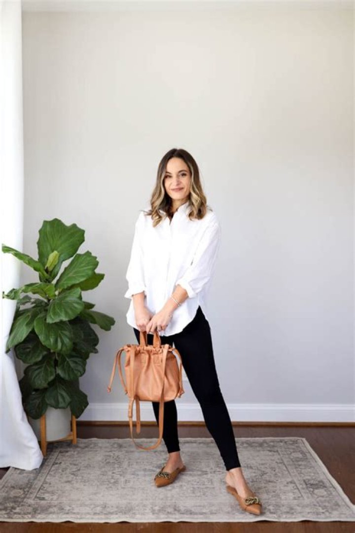Can I wear leggings to an interview?