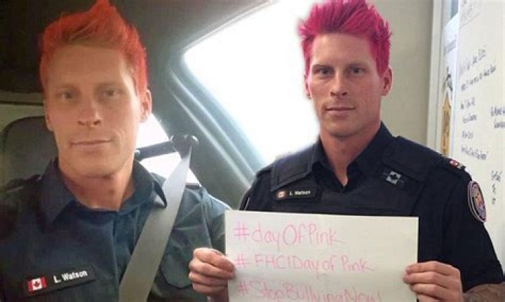 Can police officers have dyed hair?