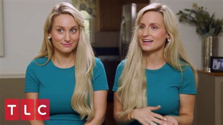 Can twins have the same name?