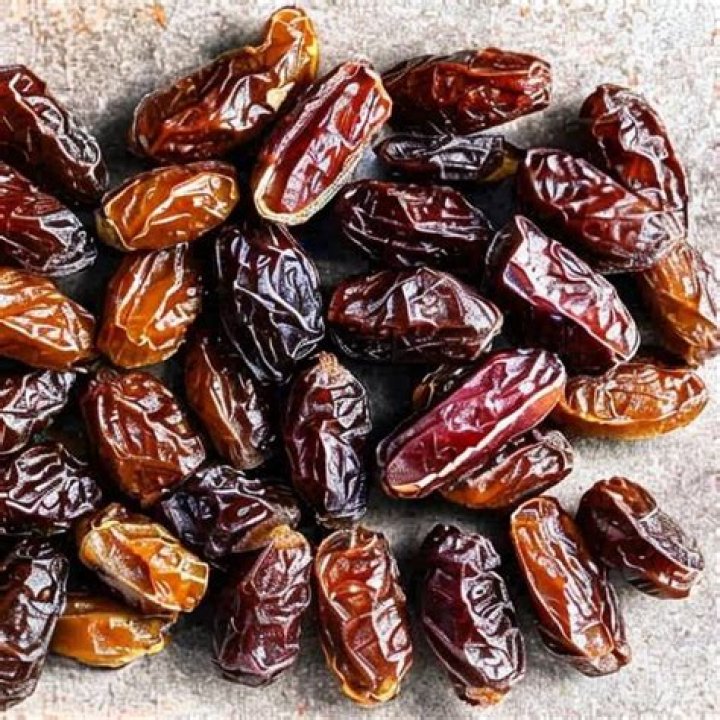 Can we eat dates at night?