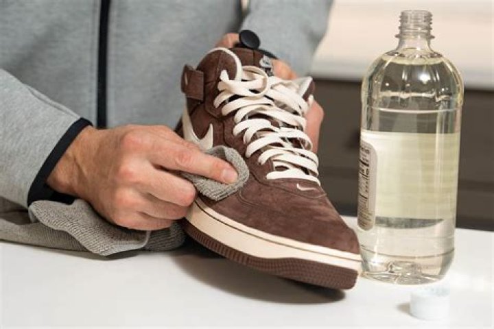 Can you clean suede with baking soda and vinegar?