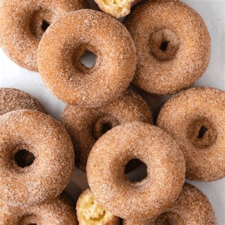 Can you freeze cinnamon donuts?