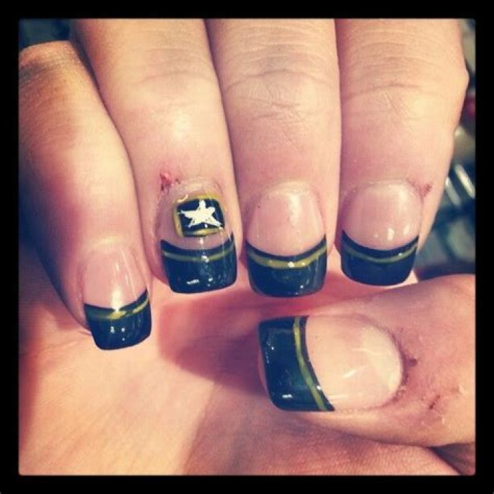 Can you have white nails in the army?