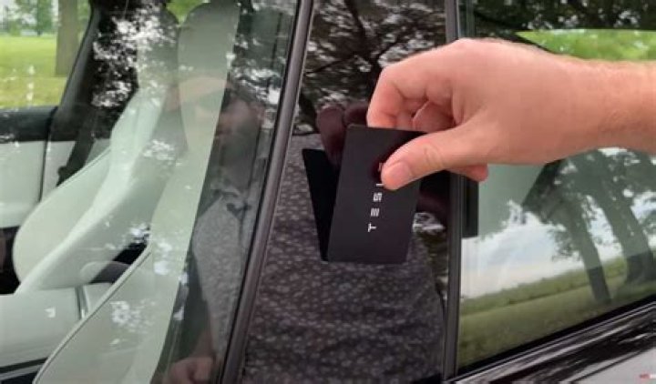 Can you lock a Tesla with the key card inside?
