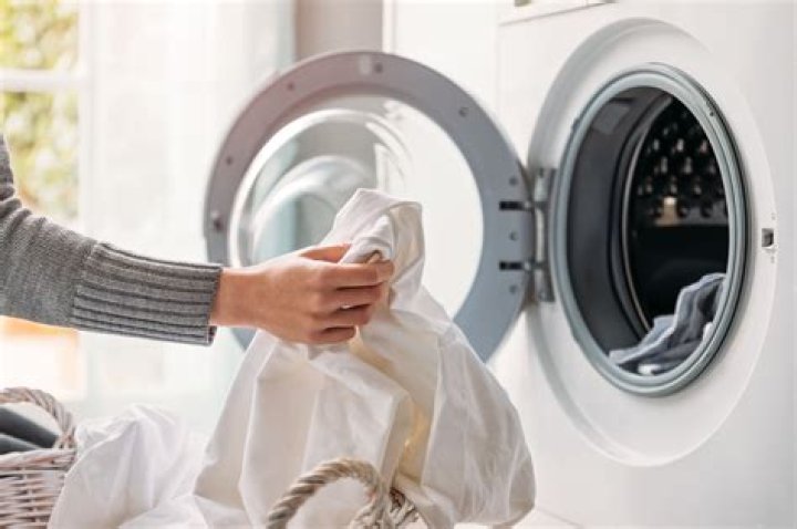 Can you put linen in the washing machine?