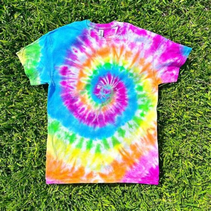 Can you tie-dye on GREY shirt?