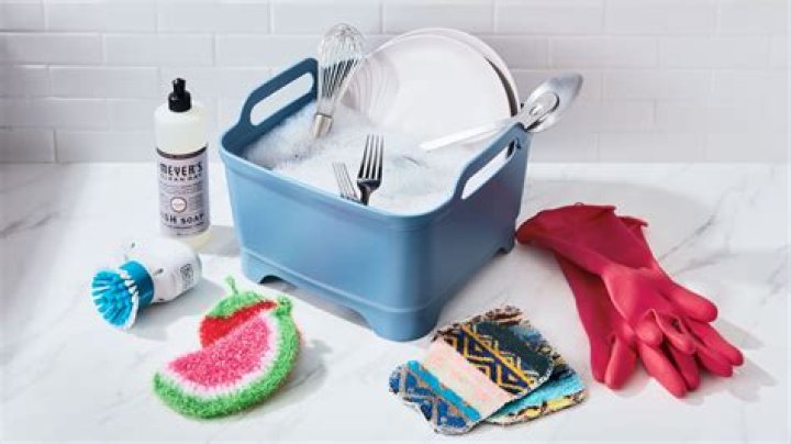 Can you wash dishes without hot water?