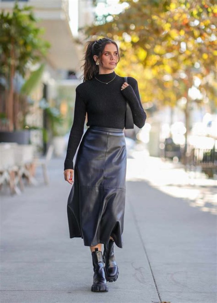 Can you wear a skirt on a motorcycle?