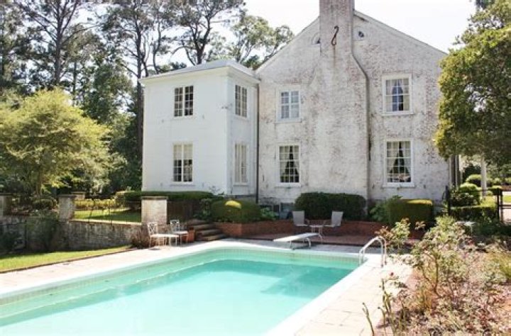 Do Ben and Erin Napier live in Laurel Mississippi?