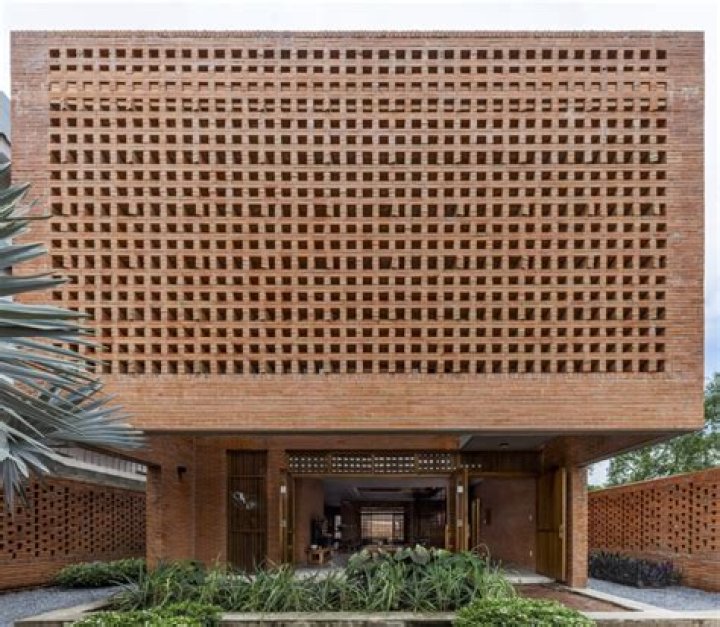 Do brick houses need to breathe?