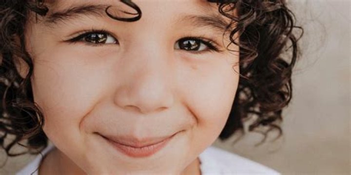 Do lice like curly hair?