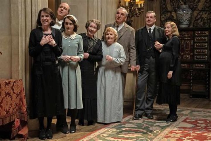 Do Miss Baxter and Molesley get together?
