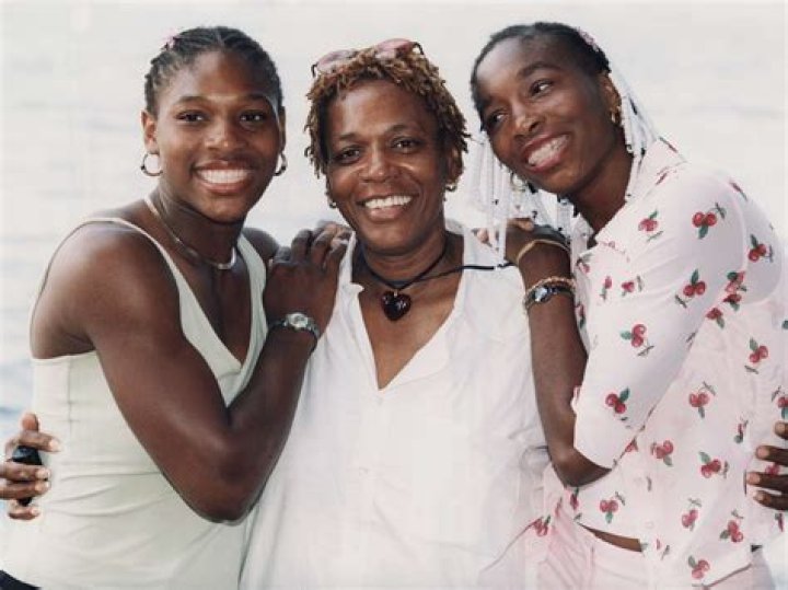 Do Venus and Serena Williams have the same mother?