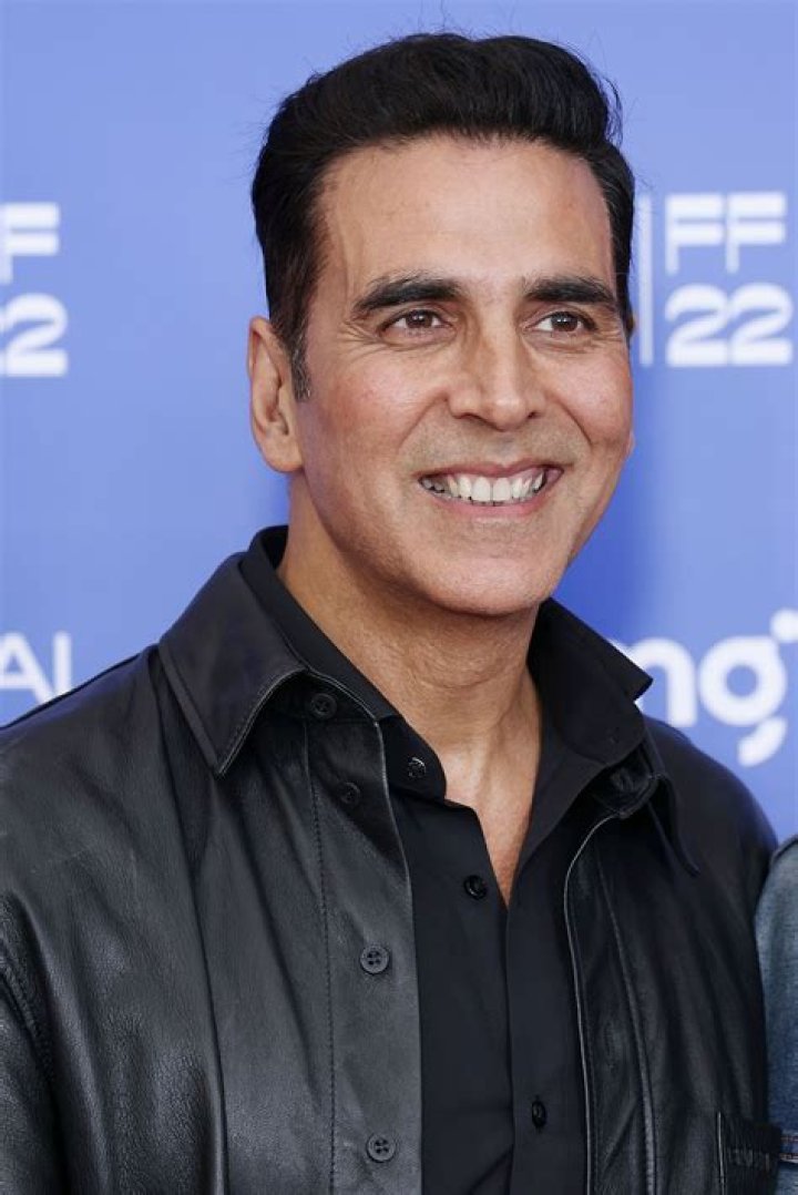 Does Akshay Kumar dye his hair?