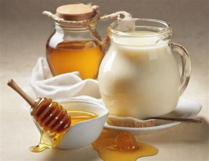 Does honey with milk increase weight?