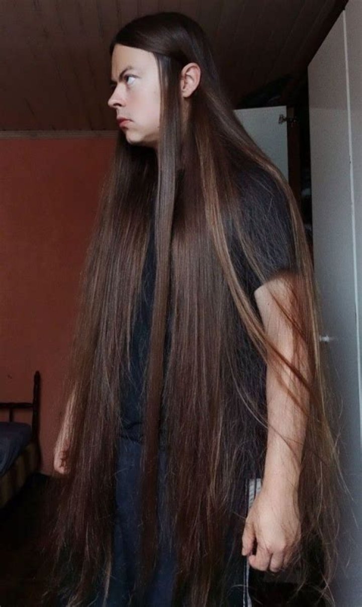 Does Kaeya have long hair?