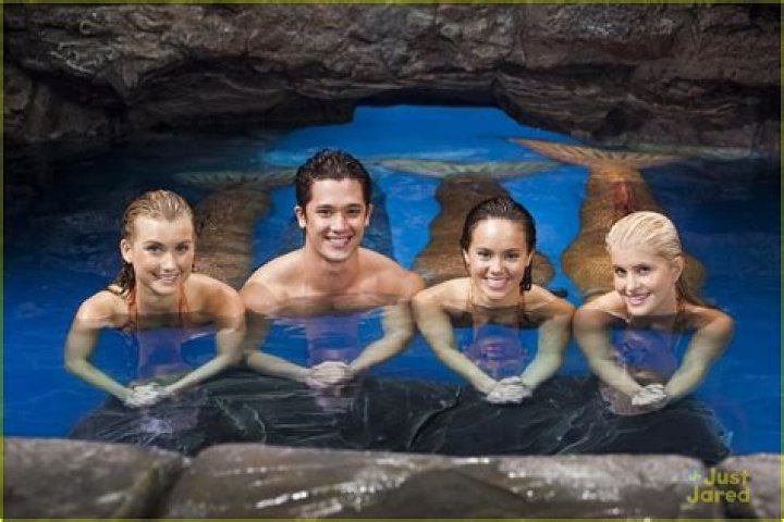 Does Louis become a merman in h2o?