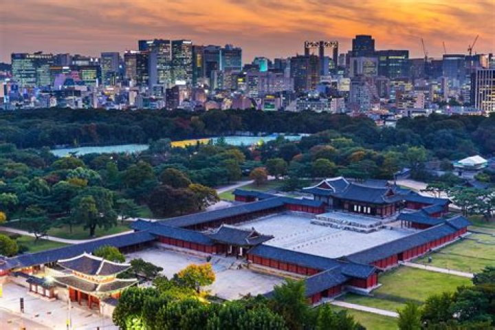 Does LS live in Seoul?