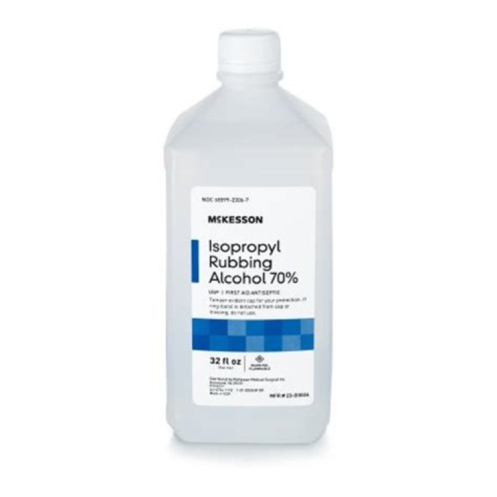 Does rubbing alcohol dry out pimples?