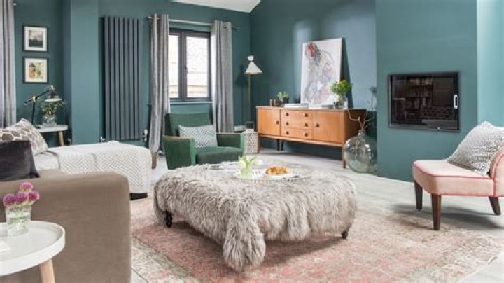 Does teal go with grey?
