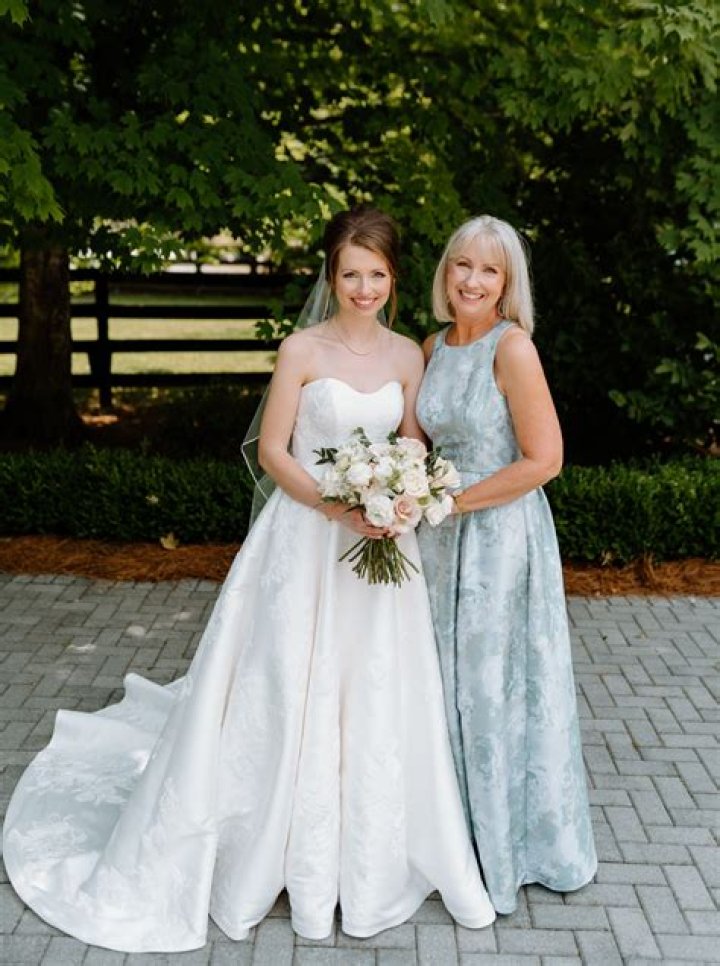 Does the mother of the bride match the mother of the groom?