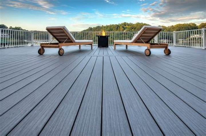 Does Trex decking get hot?