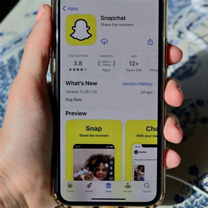 Does uMobix monitor Snapchat?