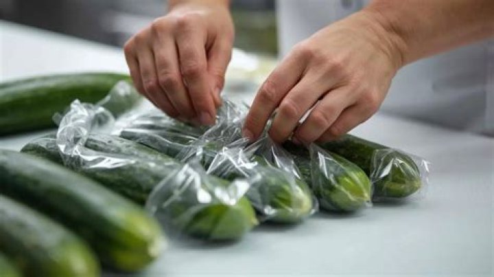Does wrapping cucumbers in foil make them last longer?