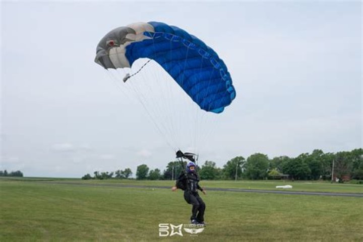 How do you steer a ram air parachute?