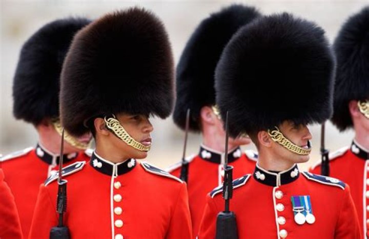 How heavy is a bearskin hat?