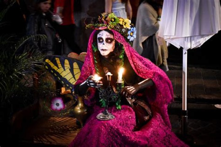 How is a Catrina dressed?
