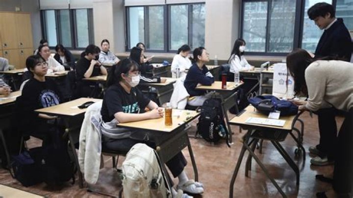 How long do Korean students study for?