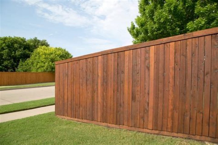 How long do wooden fence posts last?
