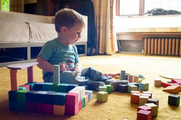 How long should toddler play alone?
