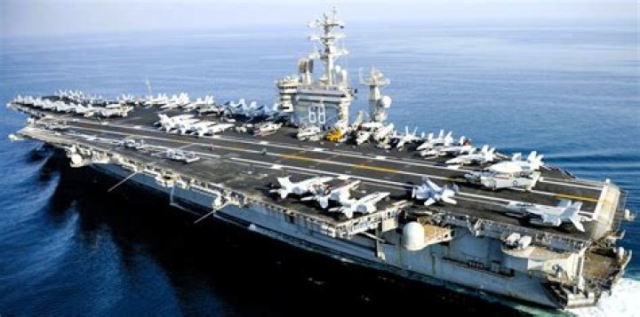 How many aircraft can the America class carry?