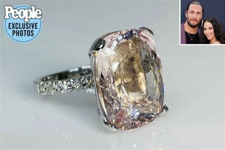 How many carats is Scheana Shay engagement ring?