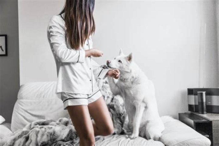 How many pajamas should a woman own?