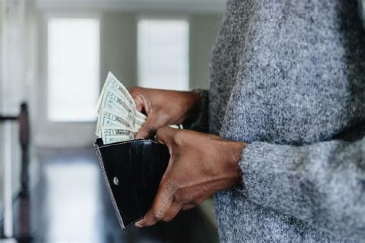 How much cash should I bring to the Bahamas?