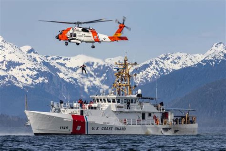 How much does an E-4 in the Coast Guard make?