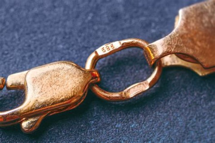 How old does jewelry have to be to be considered vintage?