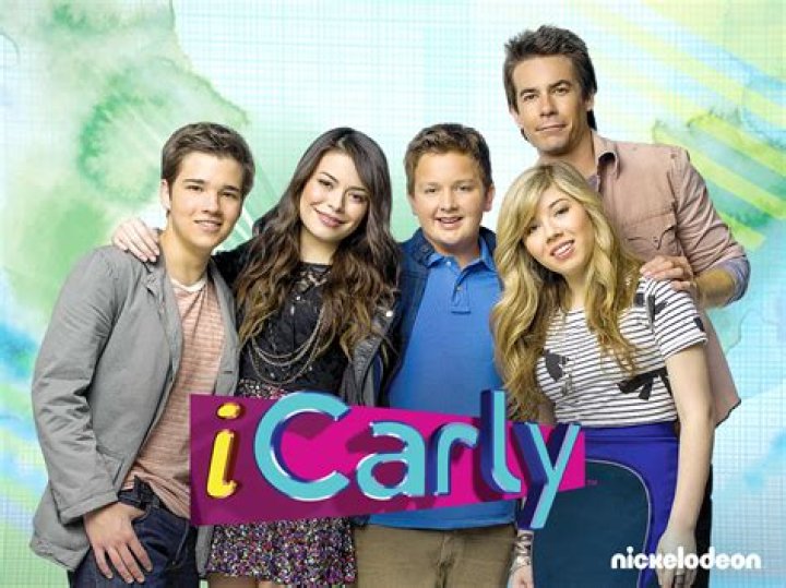 How old is Carly in season 4?