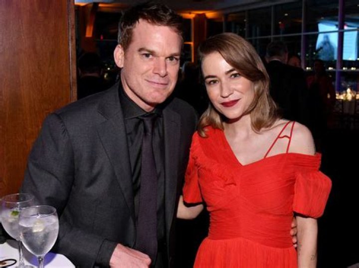 How tall is Michael C. Hall?